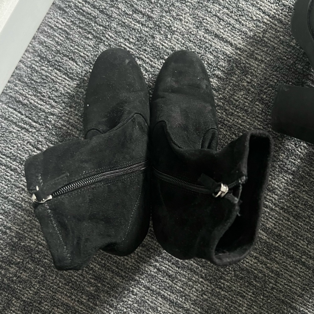 Suede black Steve Madden booties